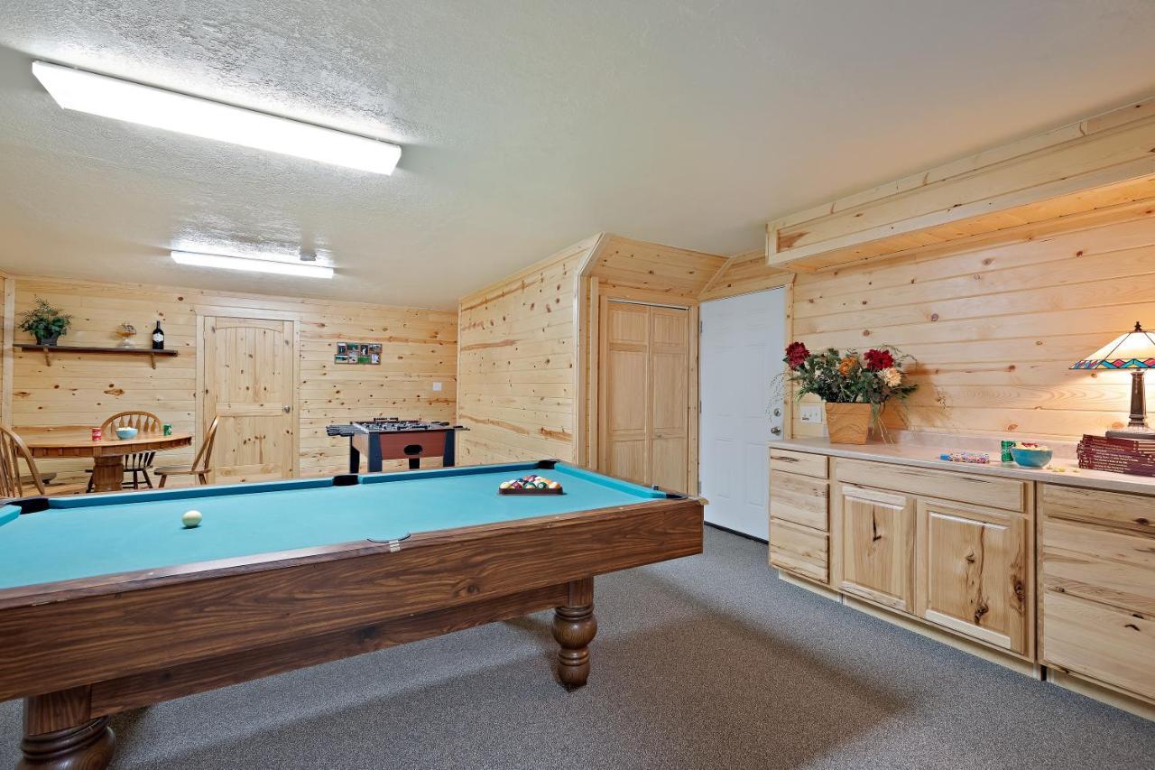 Henrys Hawk By Kabino Henrys Lake Hot Tub Firepit Pool Table Mtn & Water Views Wifi Satellite Fishing Trails Island Park Esterno foto