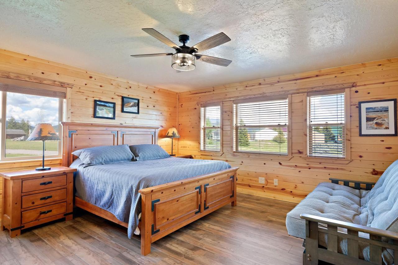 Henrys Hawk By Kabino Henrys Lake Hot Tub Firepit Pool Table Mtn & Water Views Wifi Satellite Fishing Trails Island Park Esterno foto