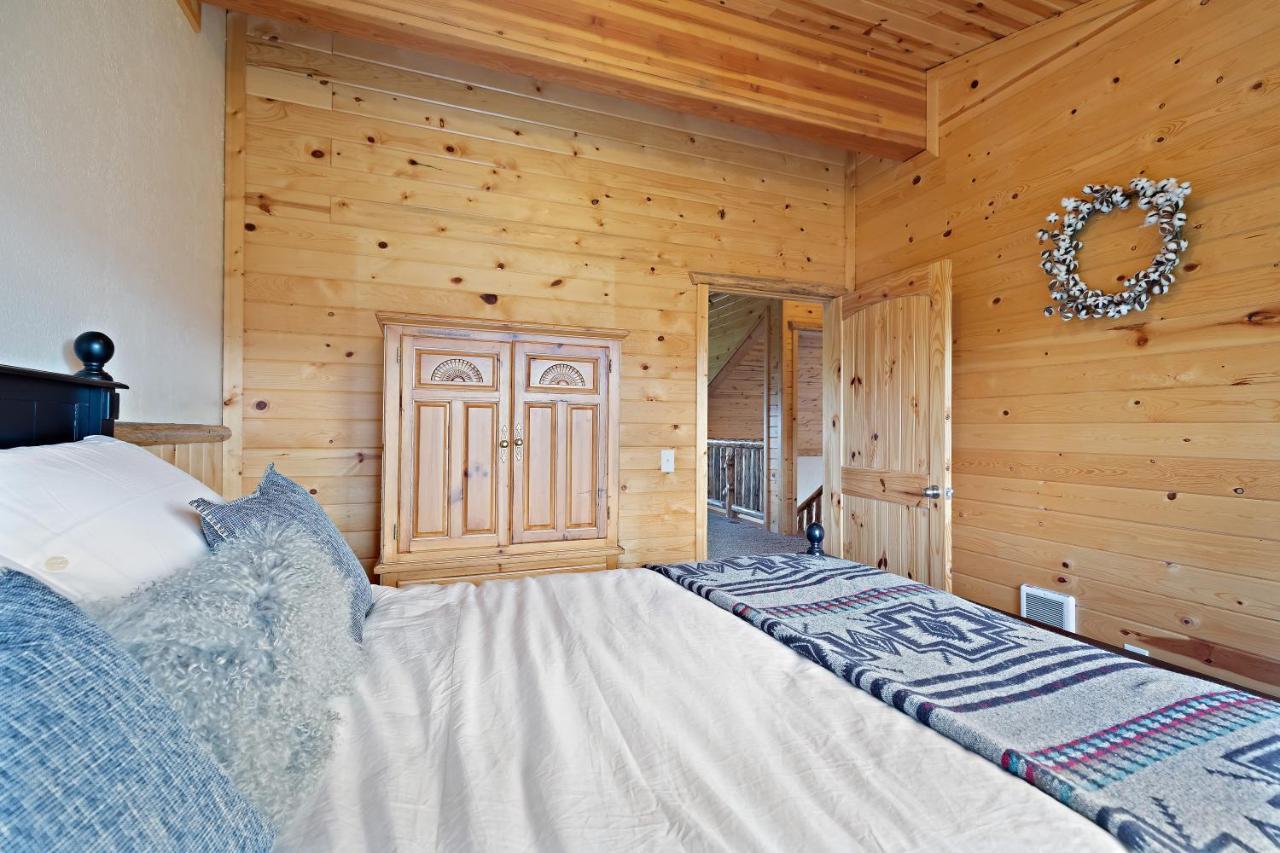 Henrys Hawk By Kabino Henrys Lake Hot Tub Firepit Pool Table Mtn & Water Views Wifi Satellite Fishing Trails Island Park Esterno foto