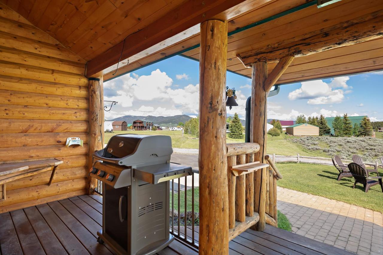 Henrys Hawk By Kabino Henrys Lake Hot Tub Firepit Pool Table Mtn & Water Views Wifi Satellite Fishing Trails Island Park Esterno foto