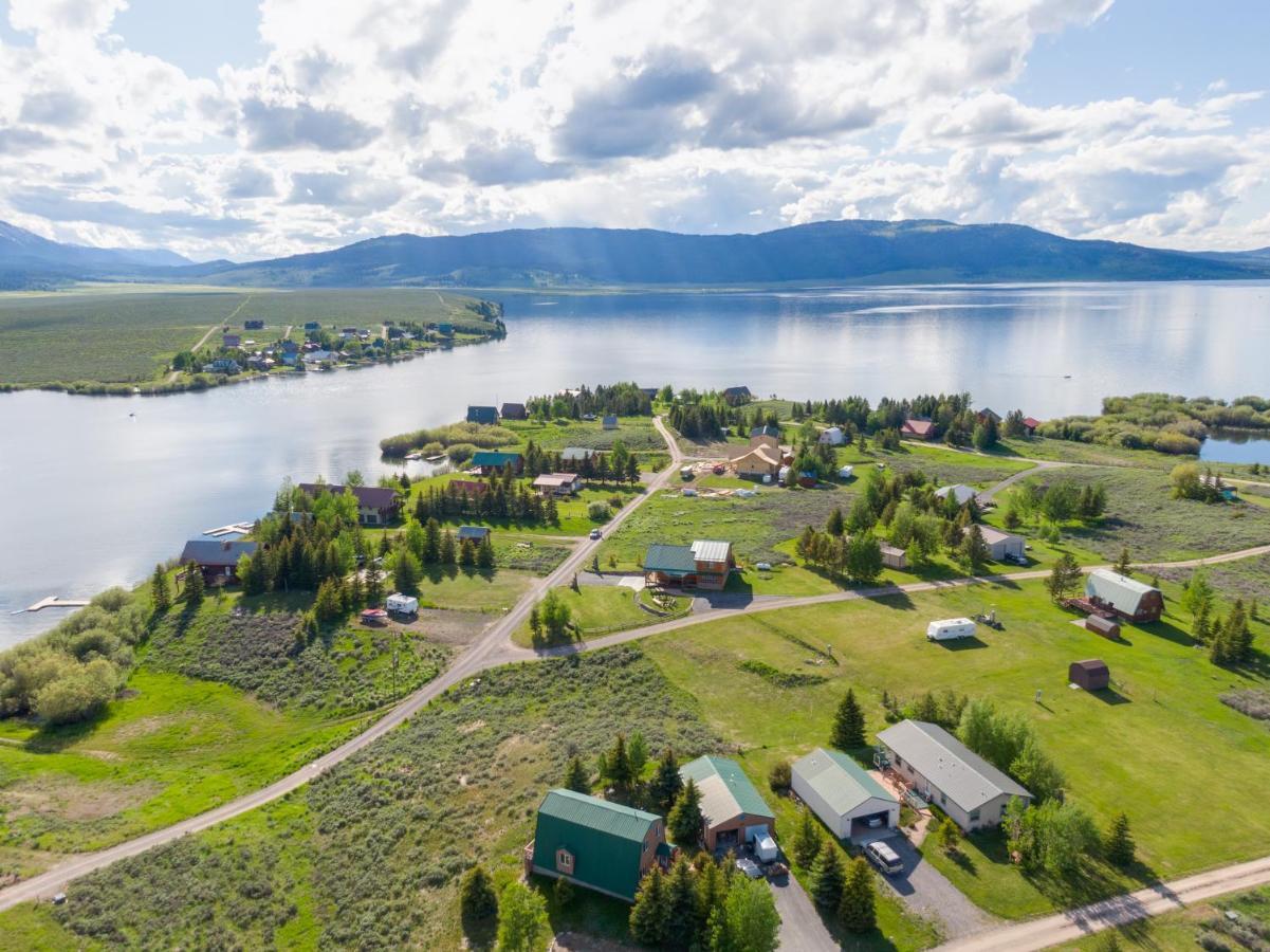 Henrys Hawk By Kabino Henrys Lake Hot Tub Firepit Pool Table Mtn & Water Views Wifi Satellite Fishing Trails Island Park Esterno foto