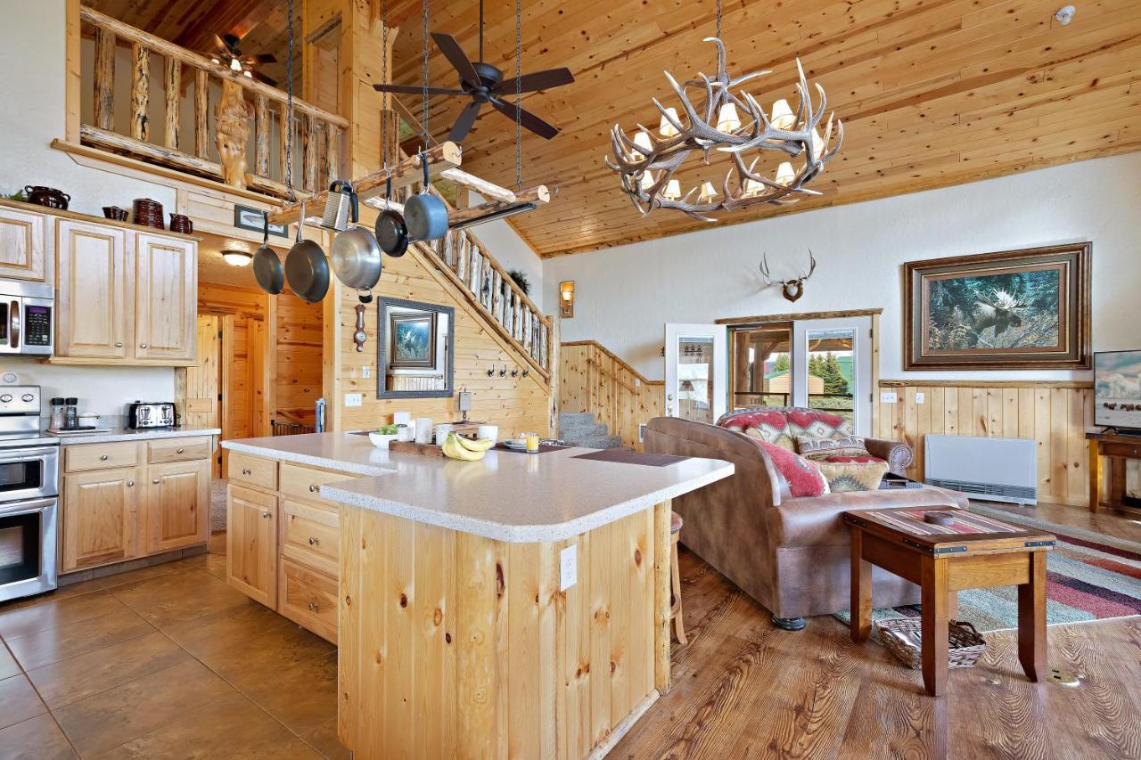 Henrys Hawk By Kabino Henrys Lake Hot Tub Firepit Pool Table Mtn & Water Views Wifi Satellite Fishing Trails Island Park Esterno foto