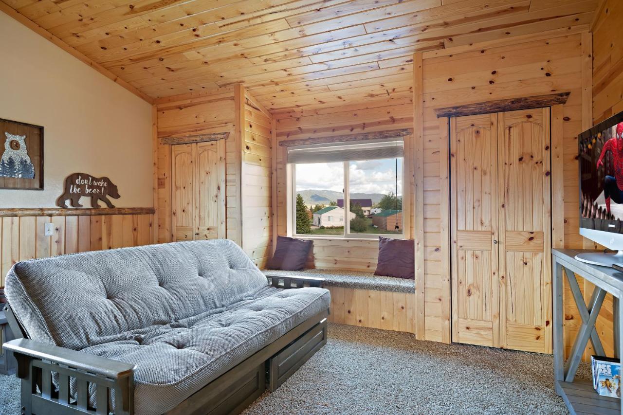 Henrys Hawk By Kabino Henrys Lake Hot Tub Firepit Pool Table Mtn & Water Views Wifi Satellite Fishing Trails Island Park Esterno foto