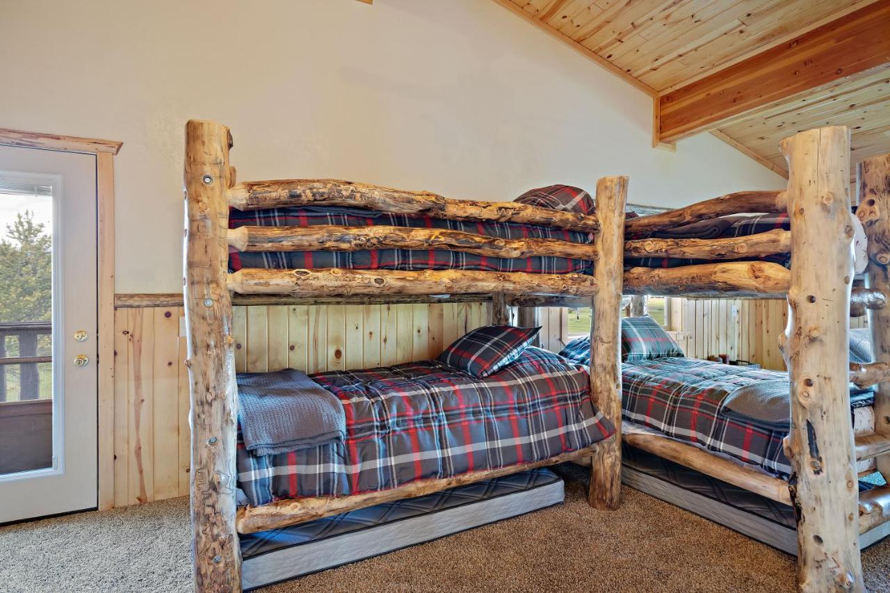 Henrys Hawk By Kabino Henrys Lake Hot Tub Firepit Pool Table Mtn & Water Views Wifi Satellite Fishing Trails Island Park Esterno foto