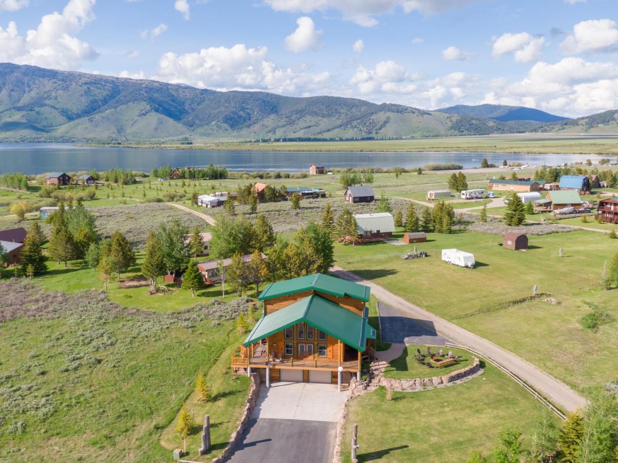 Henrys Hawk By Kabino Henrys Lake Hot Tub Firepit Pool Table Mtn & Water Views Wifi Satellite Fishing Trails Island Park Esterno foto