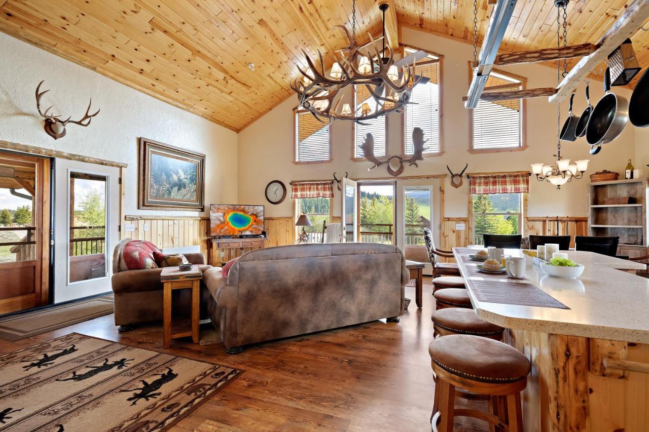 Henrys Hawk By Kabino Henrys Lake Hot Tub Firepit Pool Table Mtn & Water Views Wifi Satellite Fishing Trails Island Park Esterno foto