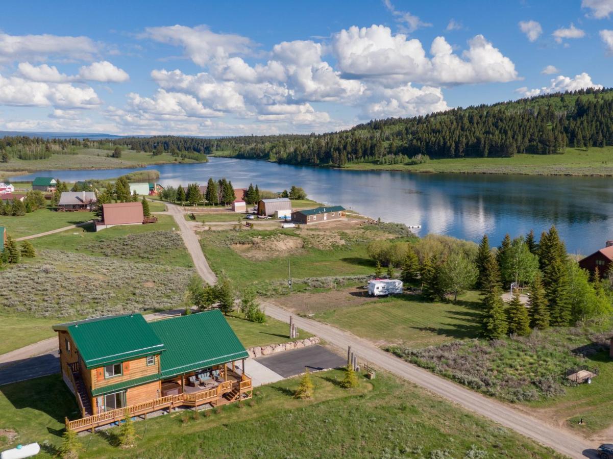 Henrys Hawk By Kabino Henrys Lake Hot Tub Firepit Pool Table Mtn & Water Views Wifi Satellite Fishing Trails Island Park Esterno foto